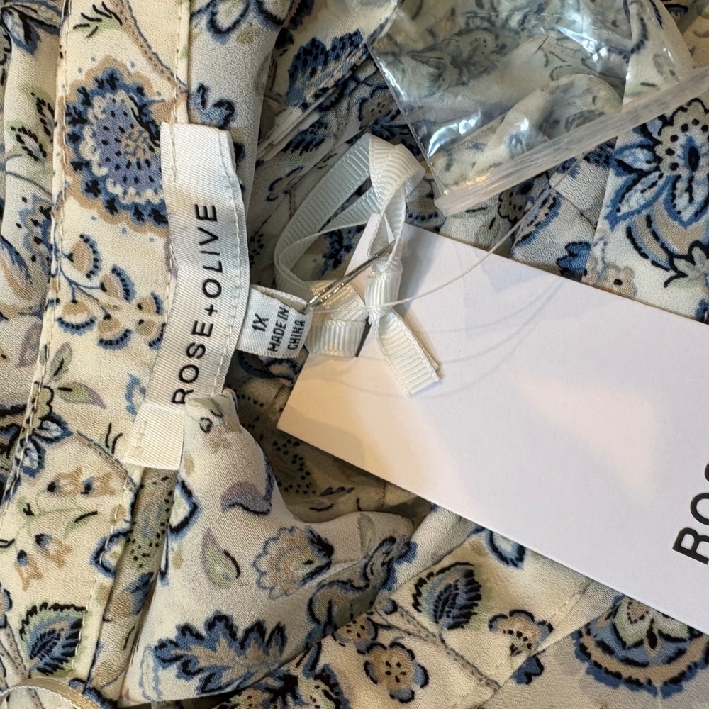 Rose + Olive Womens 1X Floral Pintuck V-Neck 3/4 Sleeve Blouse Cream Blue NWT - Picture 5 of 8
